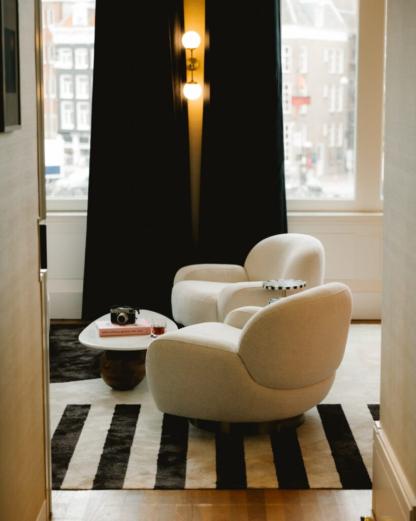 Seventeenth meets mid-century in the eclectic interiors 